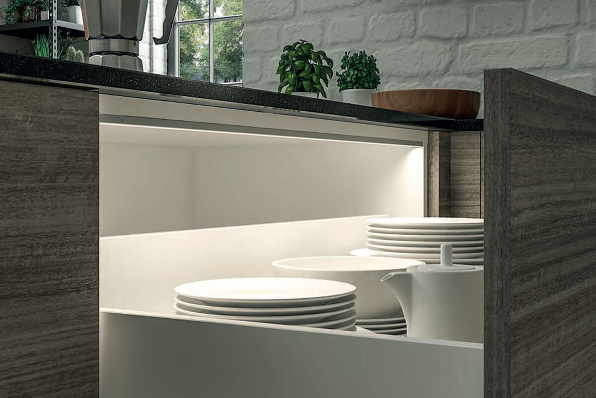 Kiton - Perfil lineal iluminado